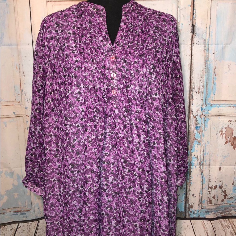 Sheer purple flowered top 18W